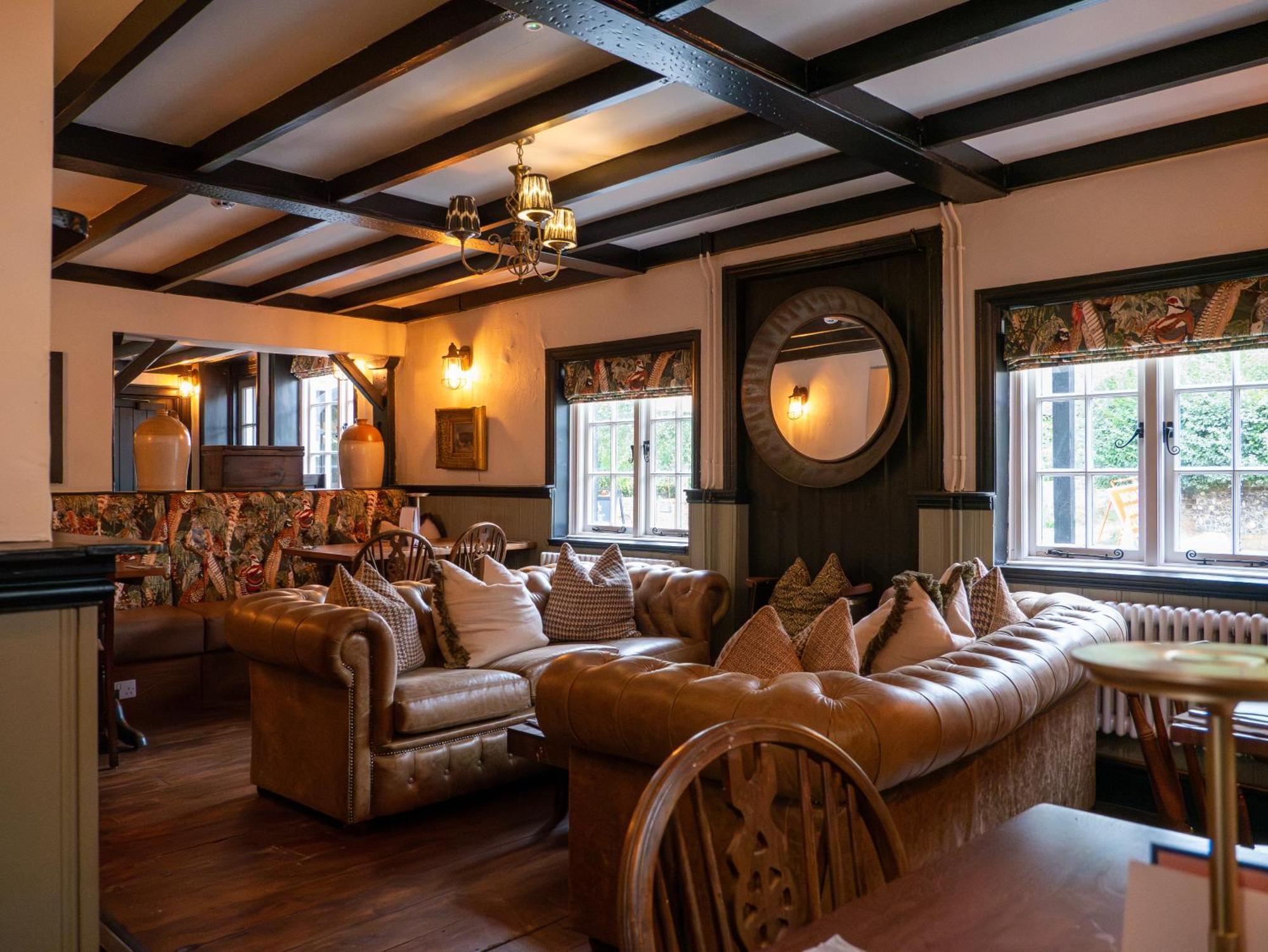 The Chestnut Horse Hotel Winchester Exterior photo